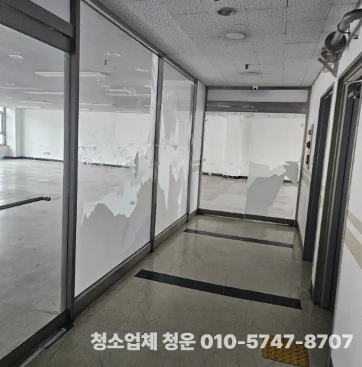 천안상가원상복구 청소 바닥 코팅 후 모습까지 현장 사진 2