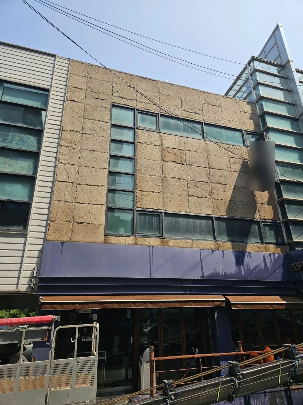 천안 건물 외벽청소 석재 및 유리 오염 깔끔하게 청소하는 업체 현장 사진 4