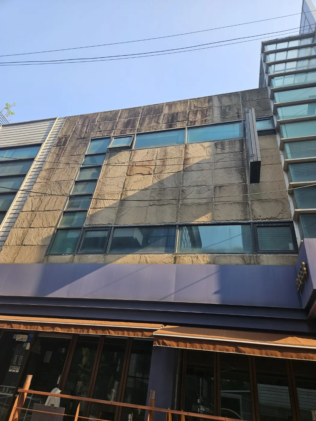 천안 건물 외벽청소 석재 및 유리 오염 깔끔하게 청소하는 업체 현장 사진
