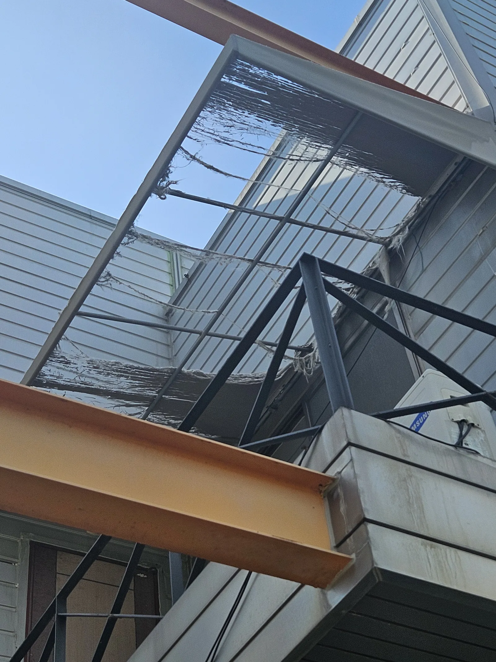 아산 공장 청소대행 청운 C&C /바닥 왁스 유리광택까지 완벽 복원 현장 사진 5