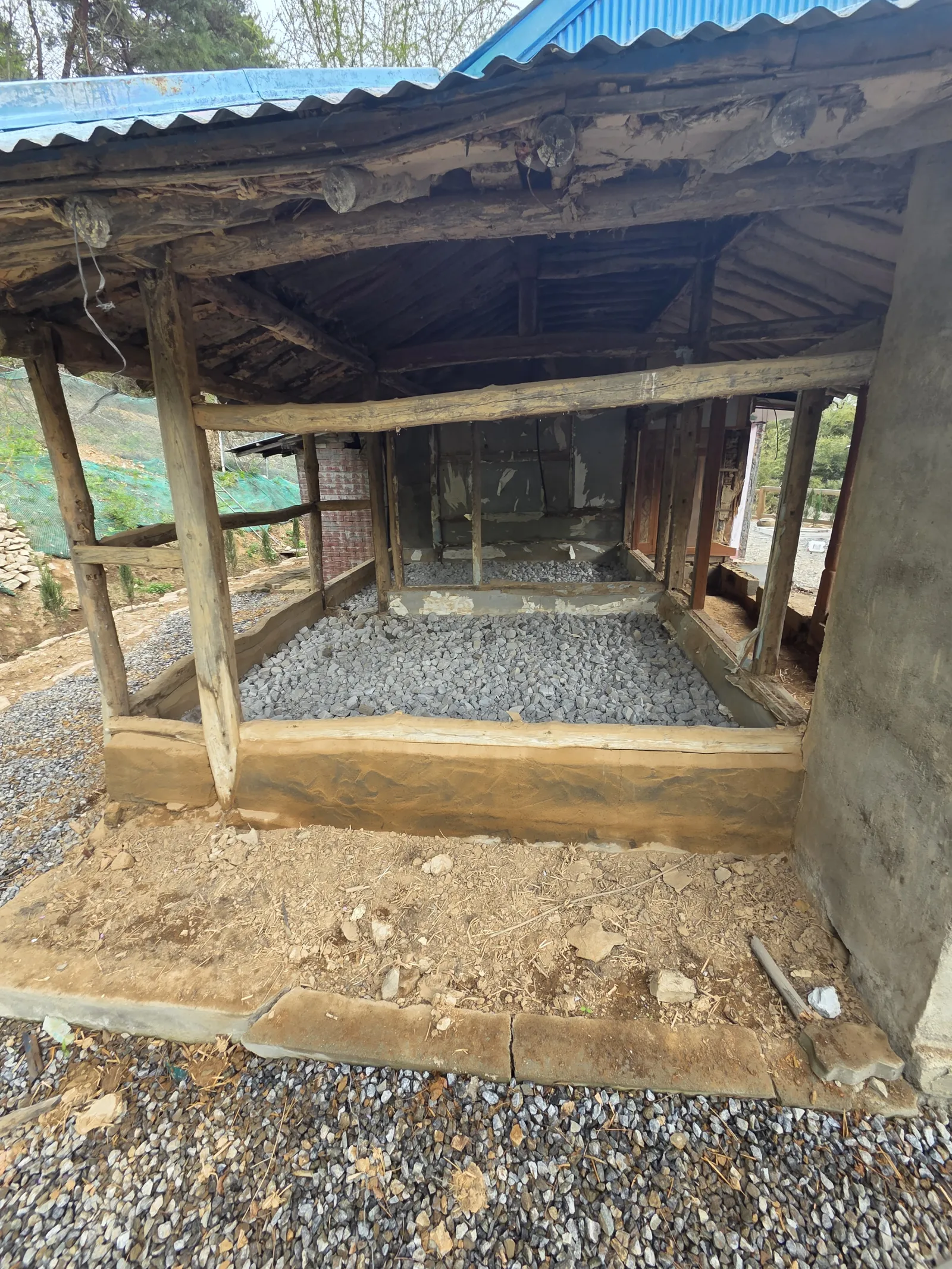 아산 배방 철거공사, 주택 리모델링 전 골조를 살린 부분 철거 현장 사진 3