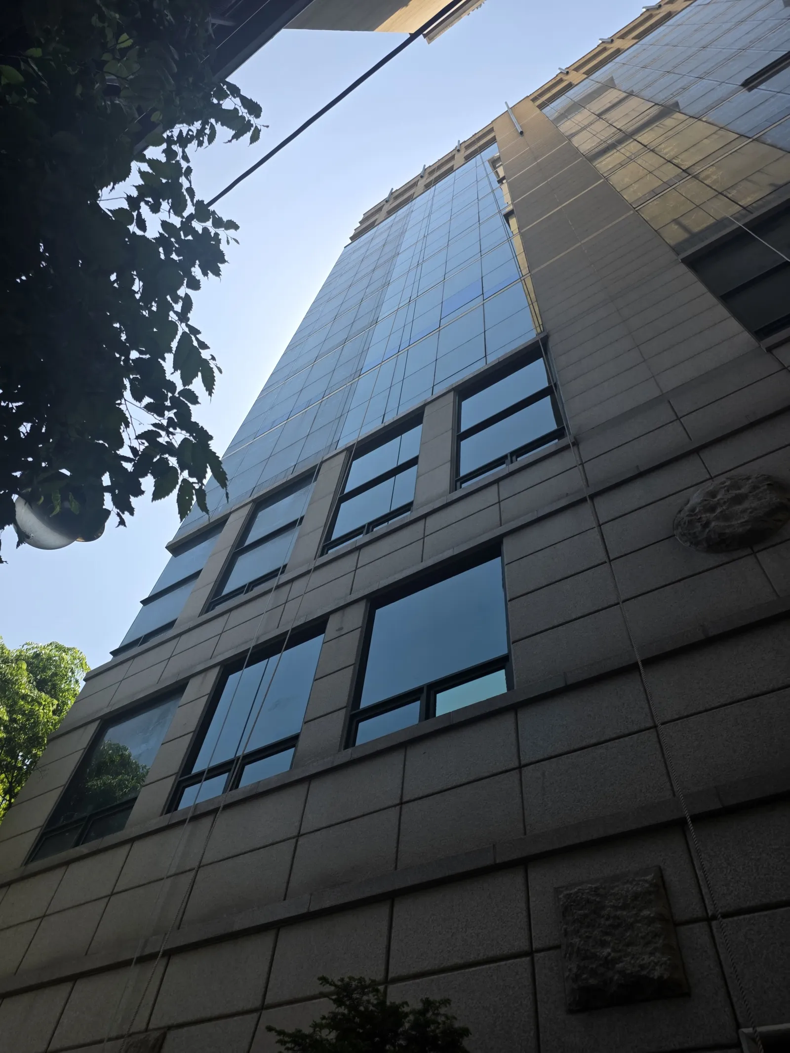 아산 탕정 외벽청소, 빌딩 간판 자국 제거와 외창 청소까지 깔끔하게 현장 사진 6