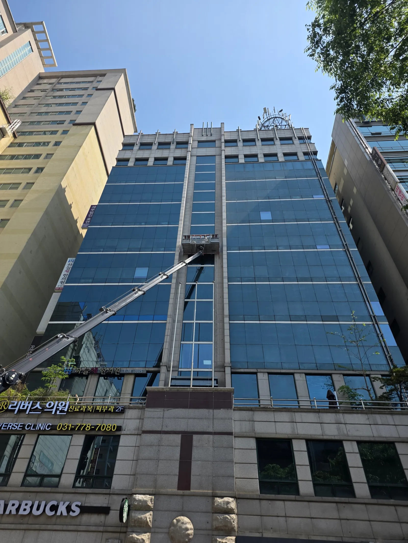 아산 탕정 외벽청소, 빌딩 간판 자국 제거와 외창 청소까지 깔끔하게 현장 사진 7