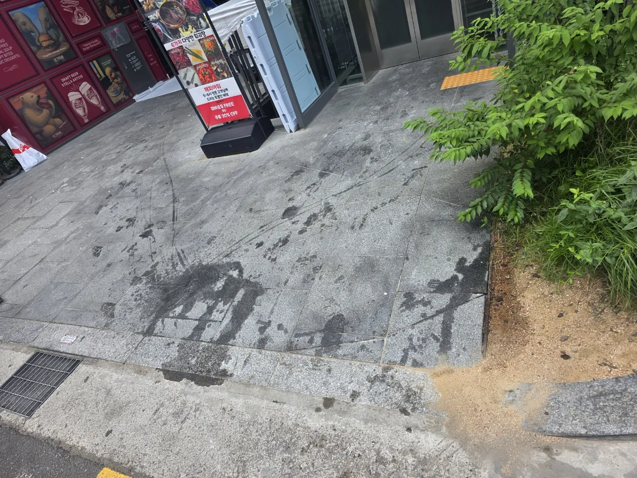 아산 바닥 기름얼룩 제거, 닦을수록 번지는 석재 오염이 고민이라면