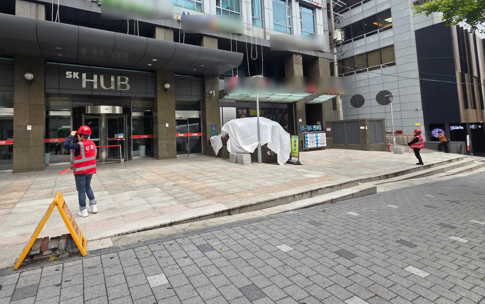 강남 빌딩 외벽청소, 고층 건물 로프 작업으로 외창까지 세척 현장 사진 4